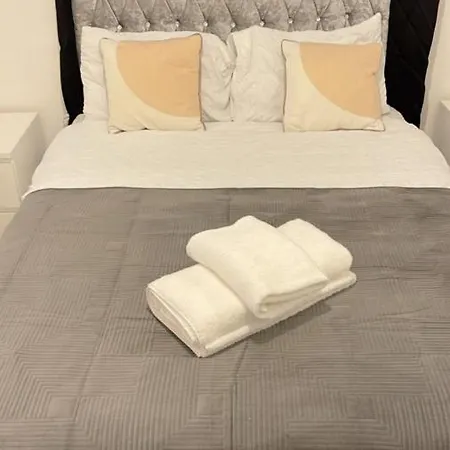 Homestay Large 2 Bristol